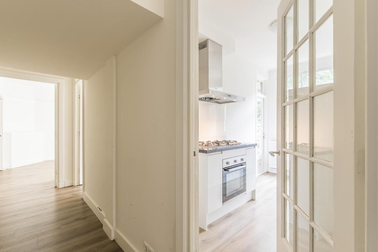 130 m² living space with 4 bedrooms in Oud-Zuid - Image 22