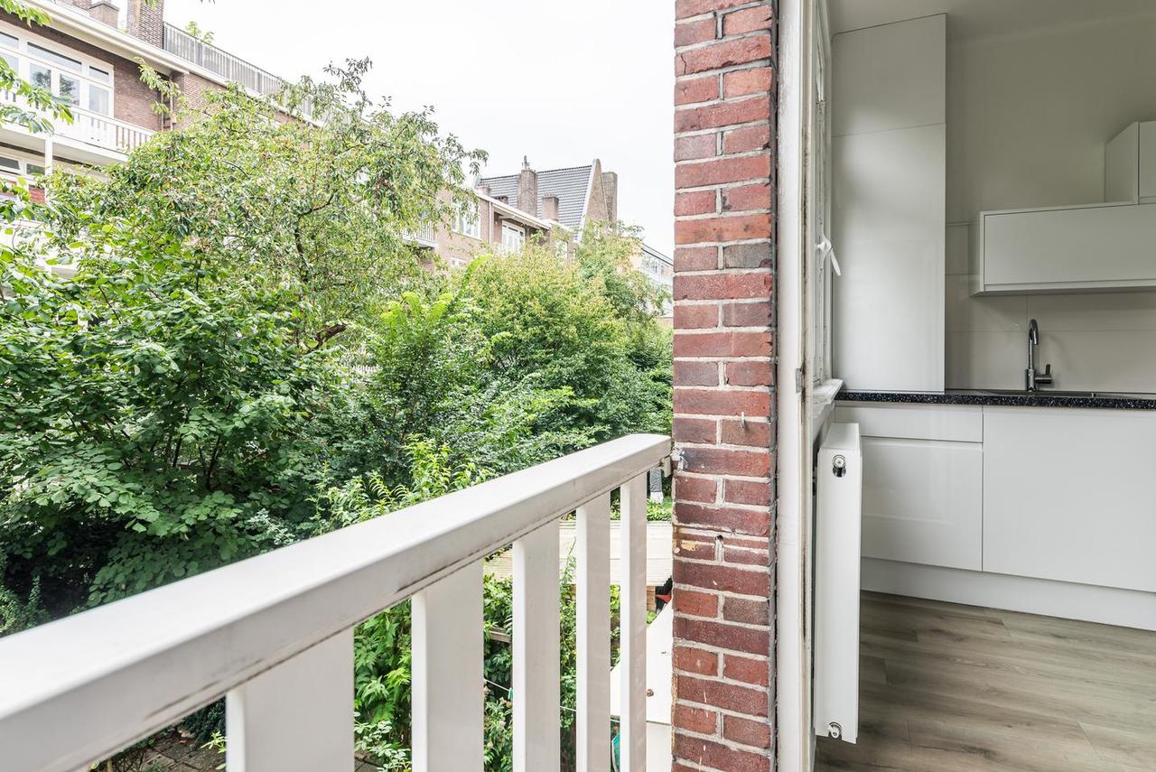 130 m² living space with 4 bedrooms in Oud-Zuid - Image 16
