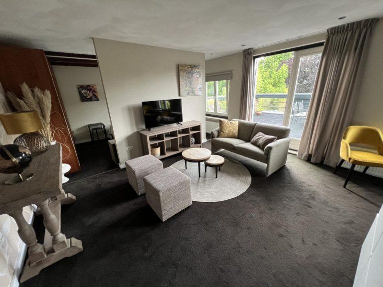 Furnished apartment with roof terrace - Image 3