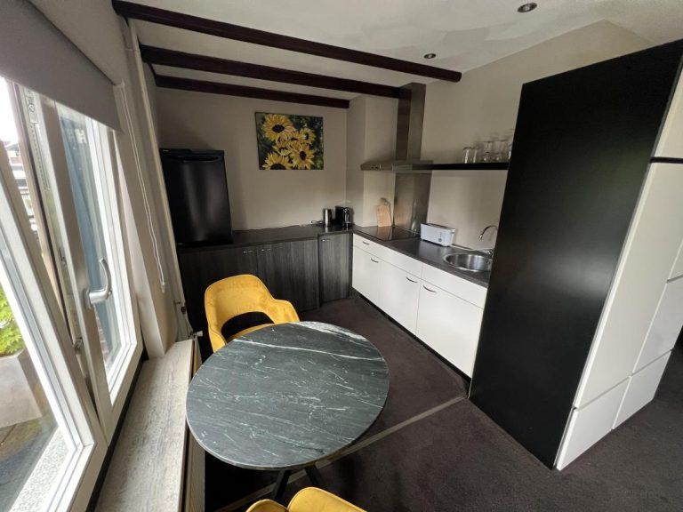 Furnished apartment with roof terrace - Image 4