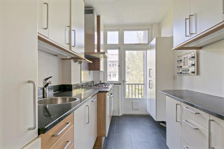170 m² apartment with 4 bedrooms - Image 10