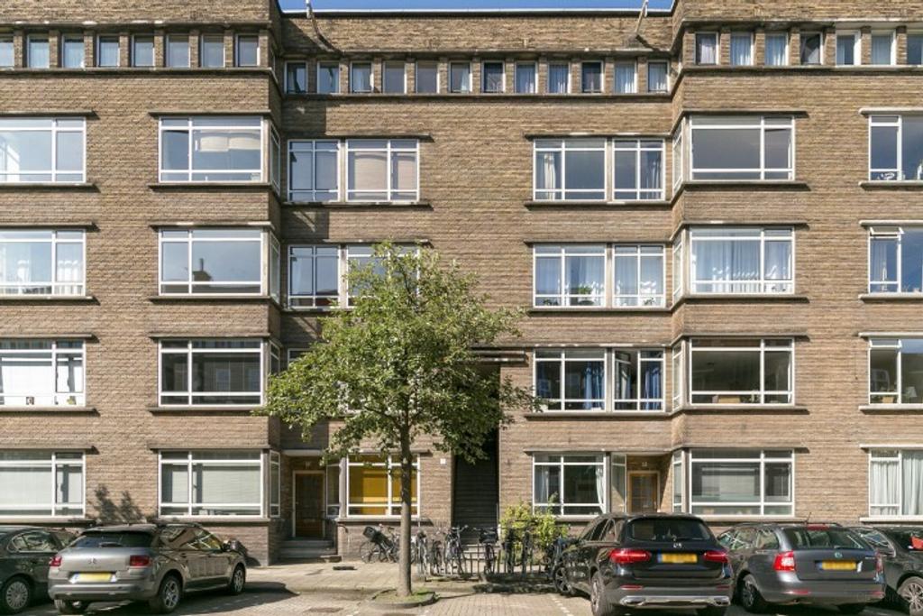 170 m² apartment with 4 bedrooms - Image 1