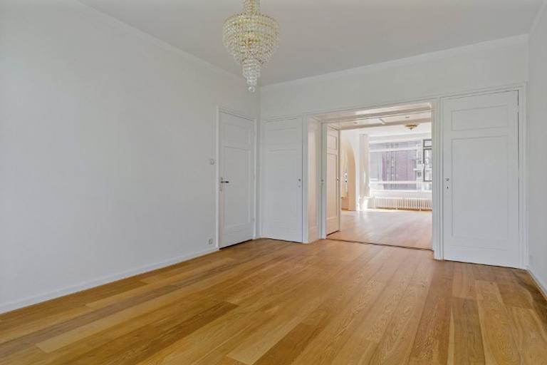 170 m² apartment with 4 bedrooms - Image 5
