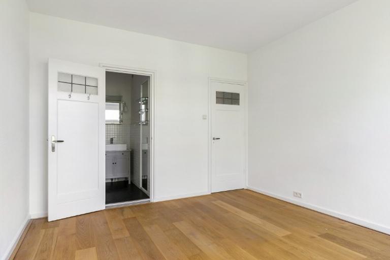 170 m² apartment with 4 bedrooms - Image 12