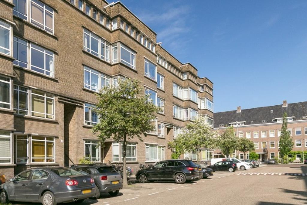 170 m² apartment with 4 bedrooms - Image 2