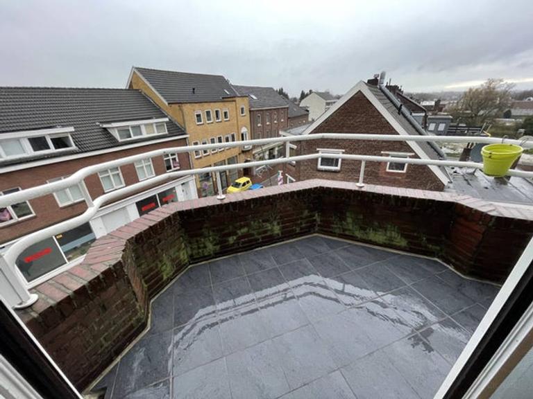 2-bedroom apartment with balcony - Image 10