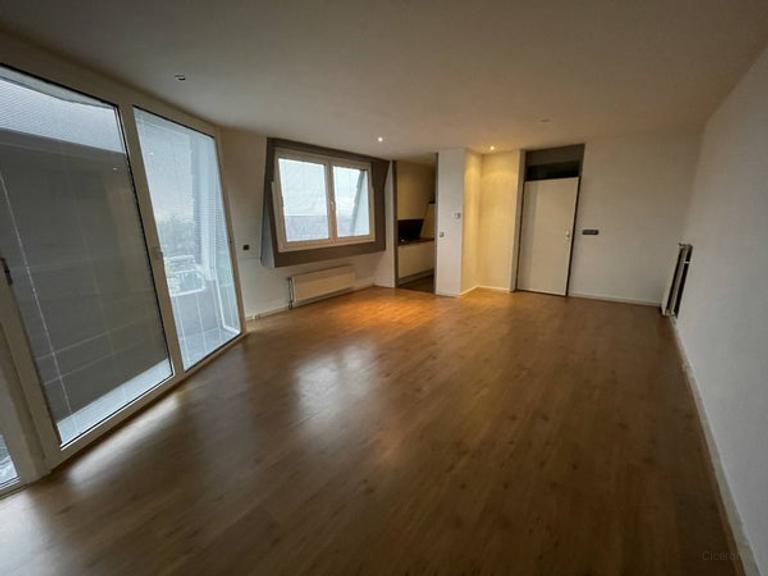 2-bedroom apartment with balcony - Image 3