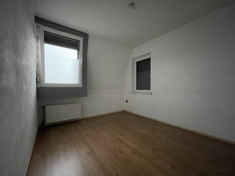 2-bedroom apartment with balcony - Image 7