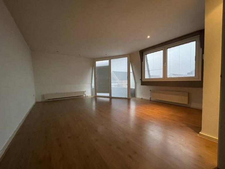 2-bedroom apartment with balcony - Image 2