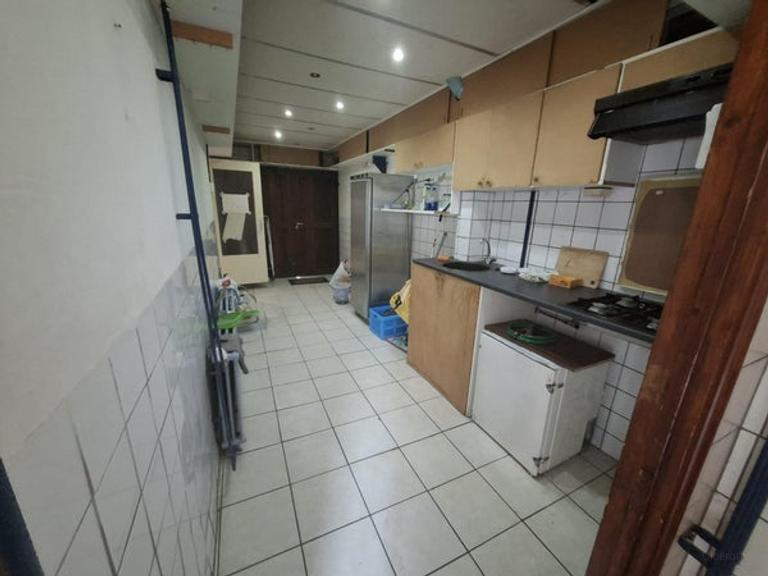 House with 6 bedrooms and garden in City Center - Image 6