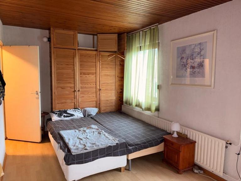 House with 6 bedrooms and garden in City Center - Image 3