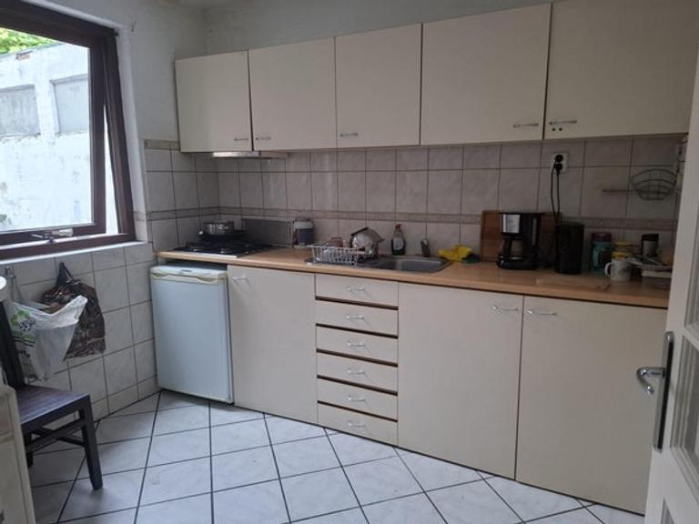 House with 6 bedrooms and garden in City Center - Image 5