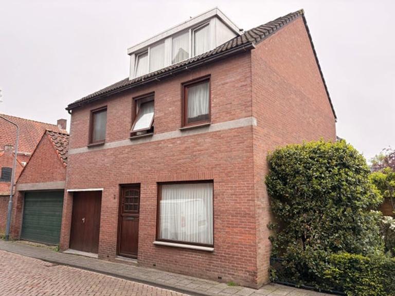 House with 6 bedrooms and garden in City Center - Image 1