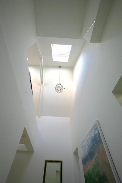 240 m² house with terrace - Image 16