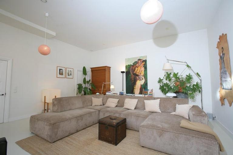 240 m² house with terrace - Image 9