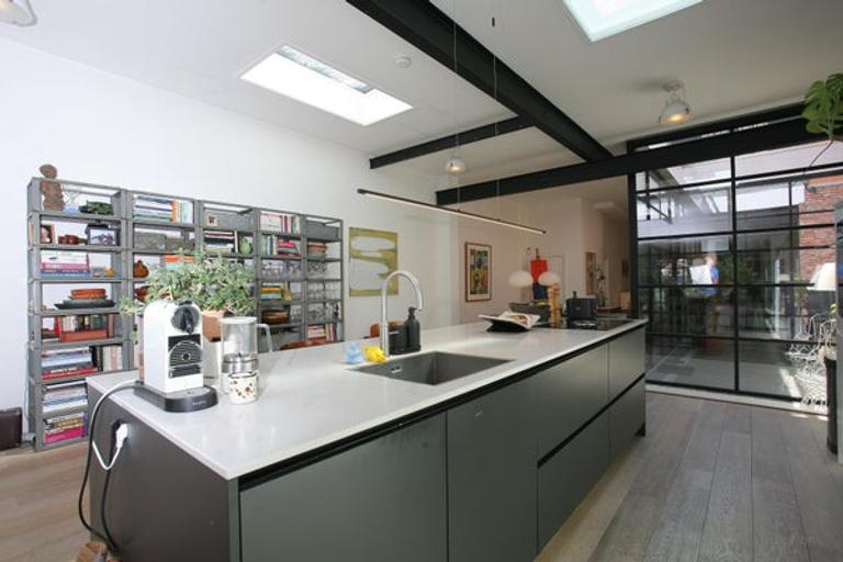 240 m² house with terrace - Image 5