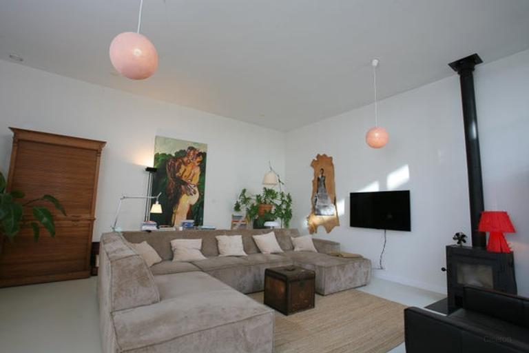 240 m² house with terrace - Image 8
