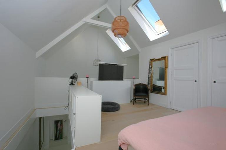 240 m² house with terrace - Image 25