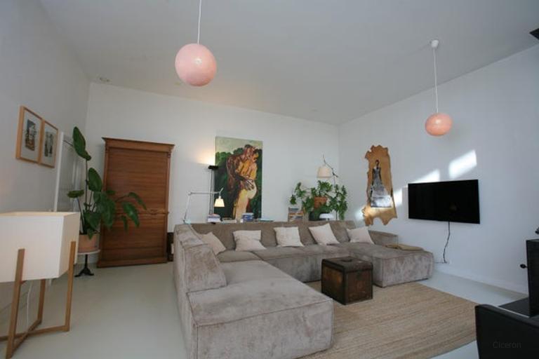 240 m² house with terrace - Image 7