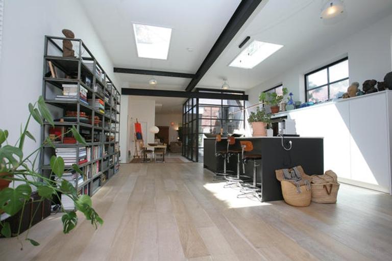 240 m² house with terrace - Image 3