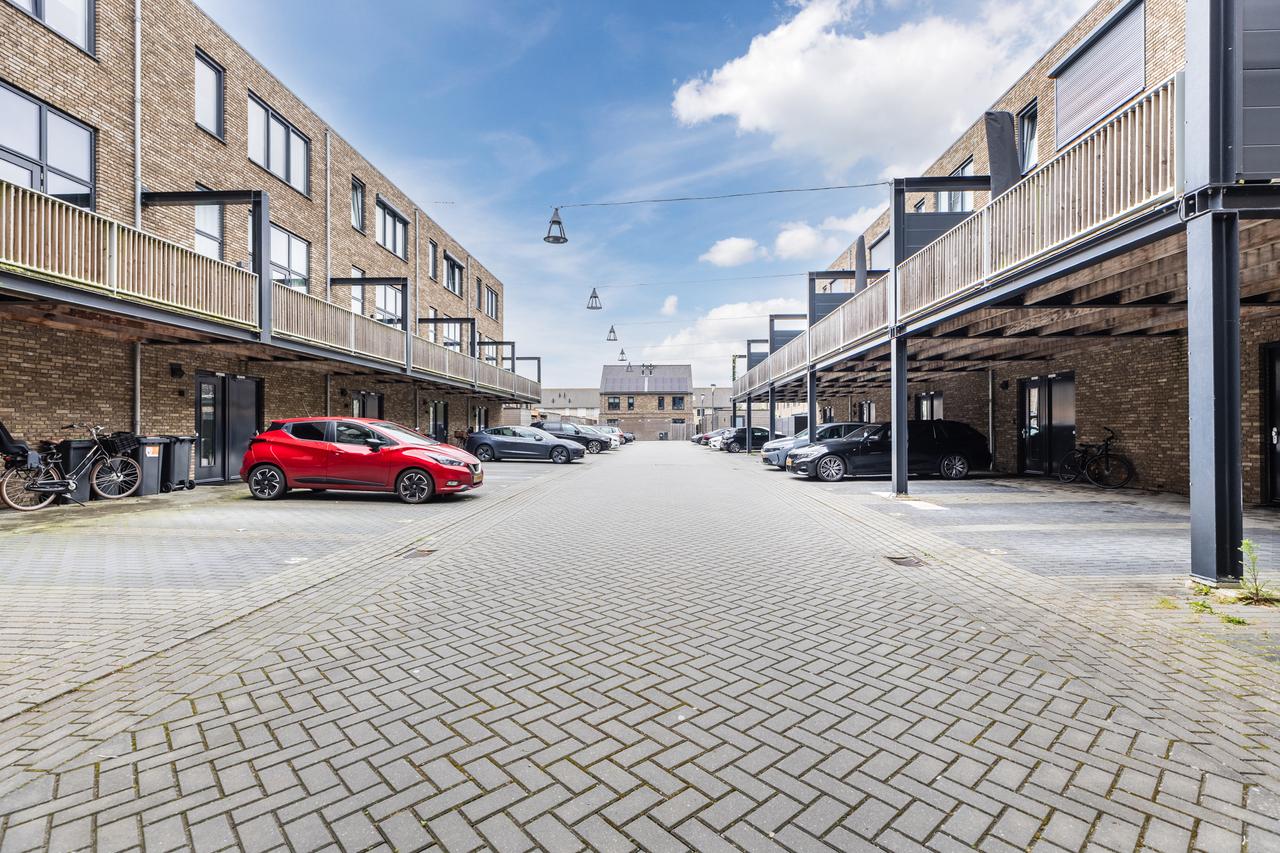 3-room apartment with balcony and parking space - Image 5
