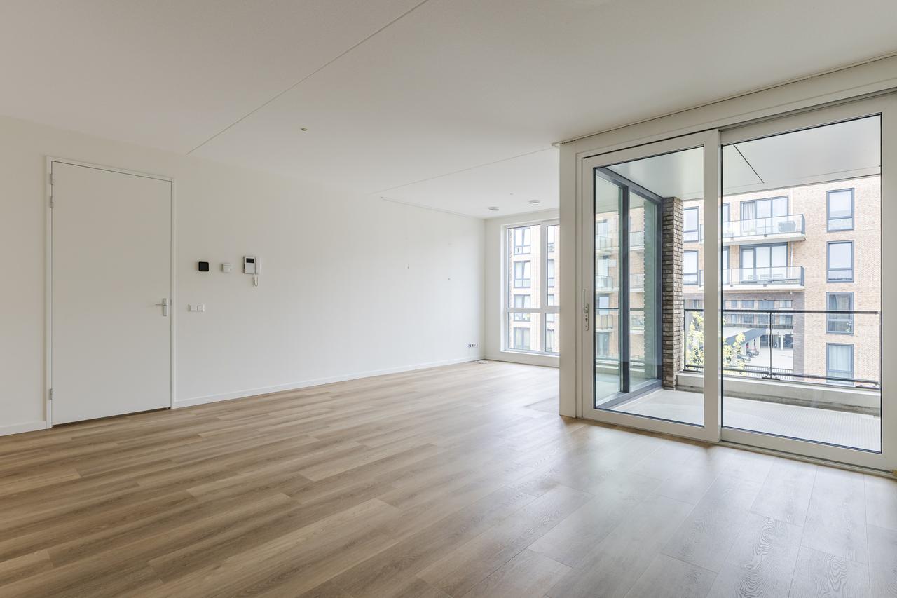 3-room apartment with balcony and parking space - Image 2