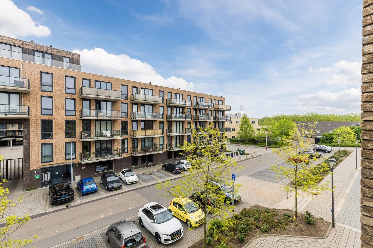 3-room apartment with balcony and parking space - Image 16