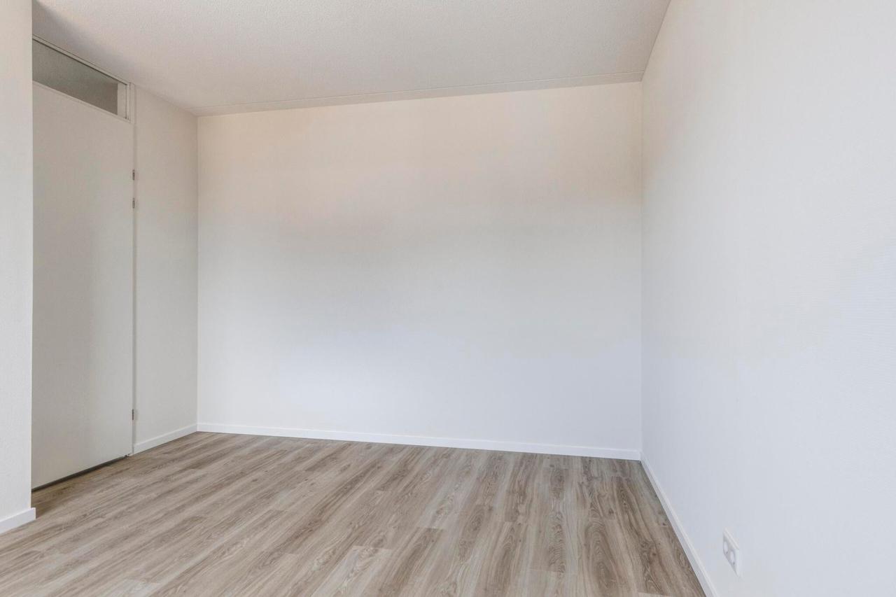 New-build home with 4 bedrooms and garden - Image 17