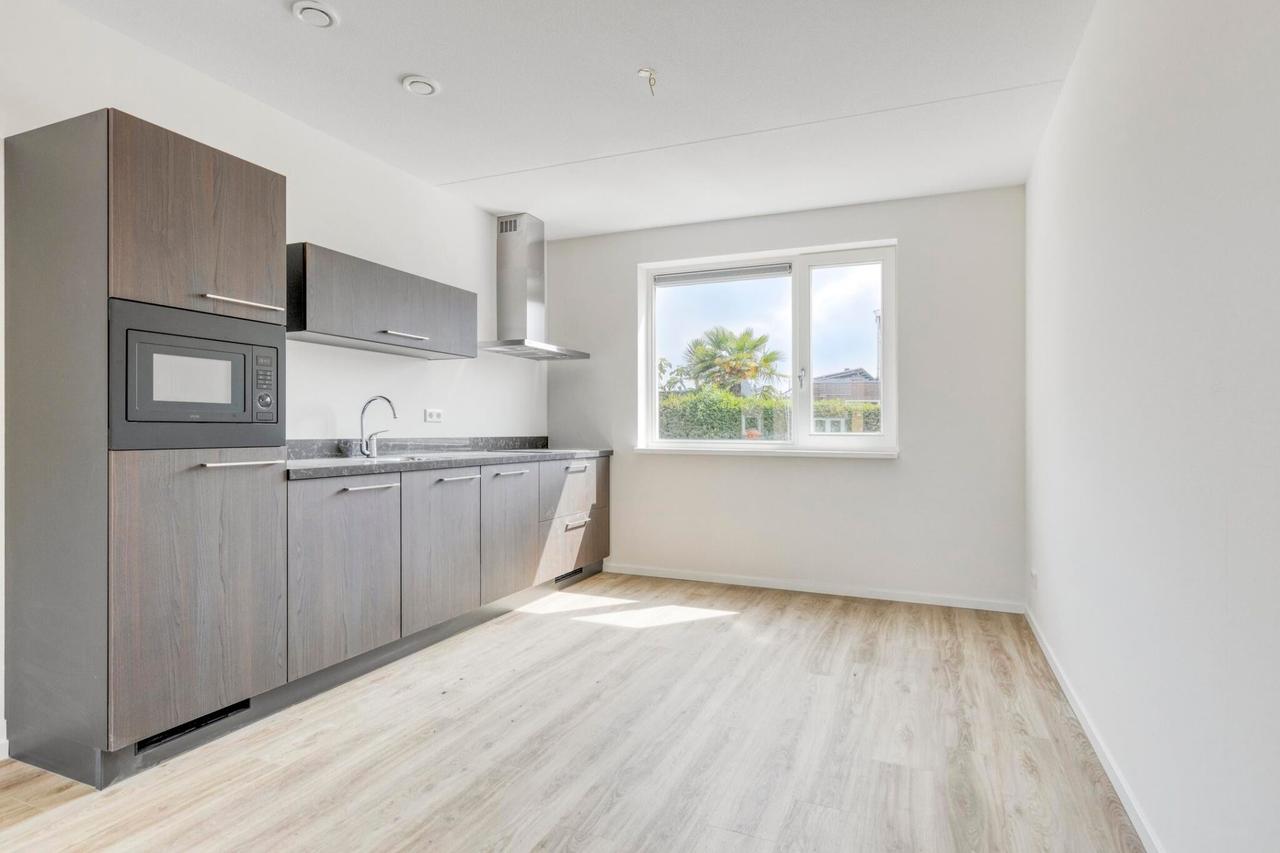 New-build home with 4 bedrooms and garden - Image 9