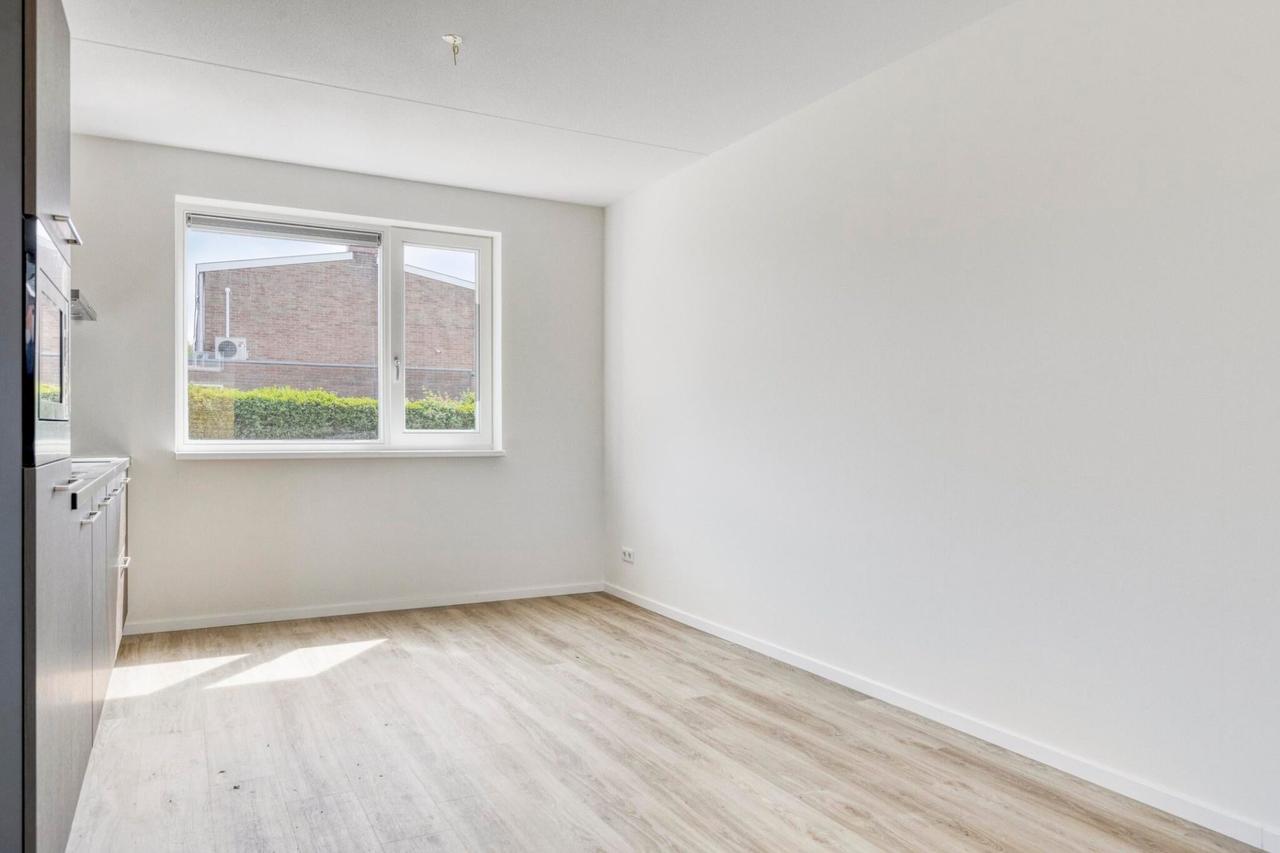 New-build home with 4 bedrooms and garden - Image 8