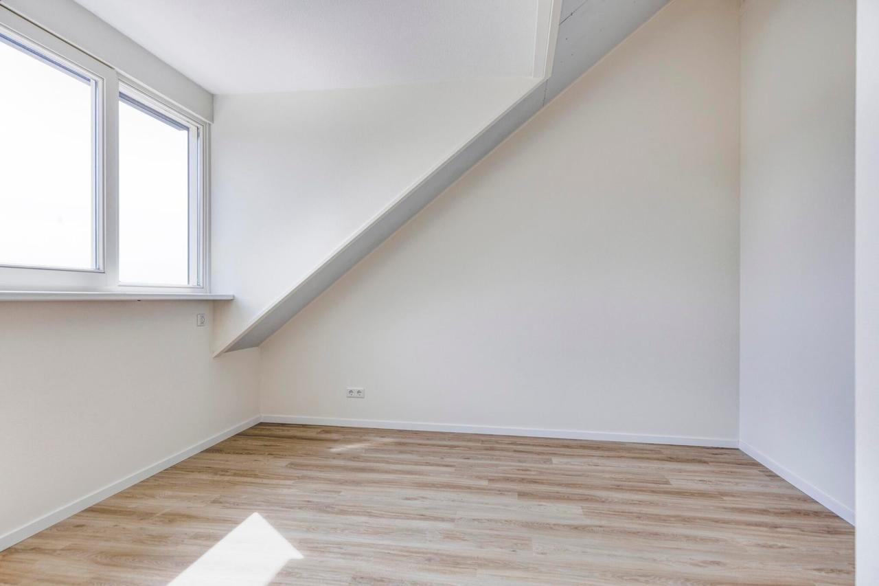 New-build home with 4 bedrooms and garden - Image 20