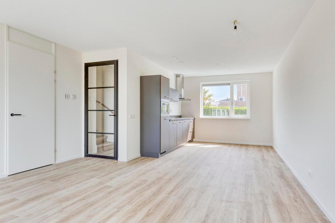 New-build home with 4 bedrooms and garden - Image 7