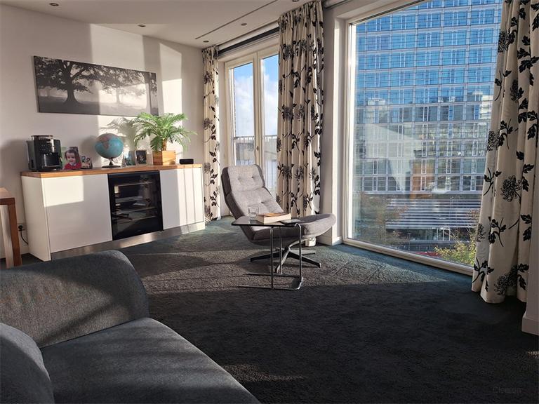 Bright 1-bedroom apartment near Central Station - Image 4