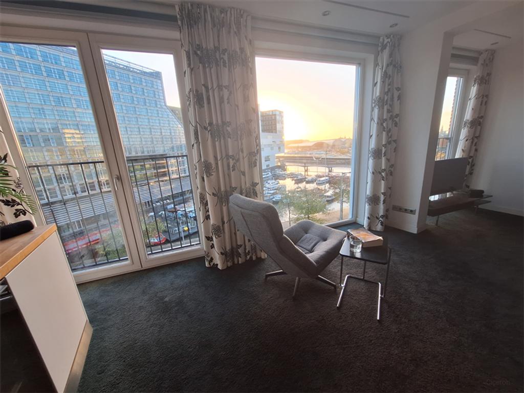 Bright 1-bedroom apartment near Central Station - Image 2