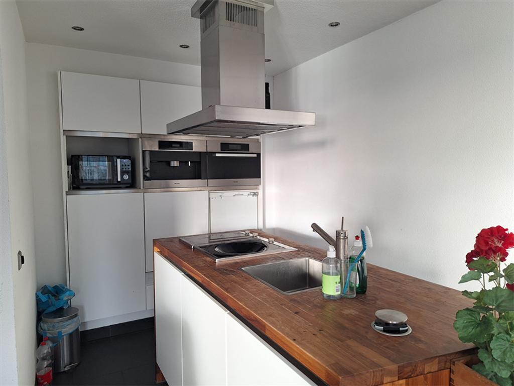 Bright 1-bedroom apartment near Central Station - Image 3