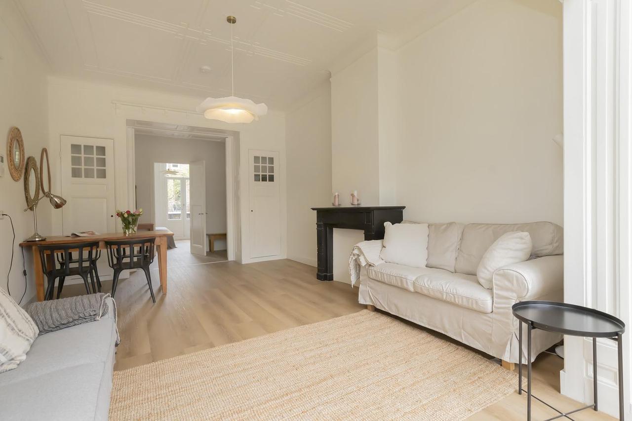 Furnished 3-room apartment in Oud-Zuid - Image 1