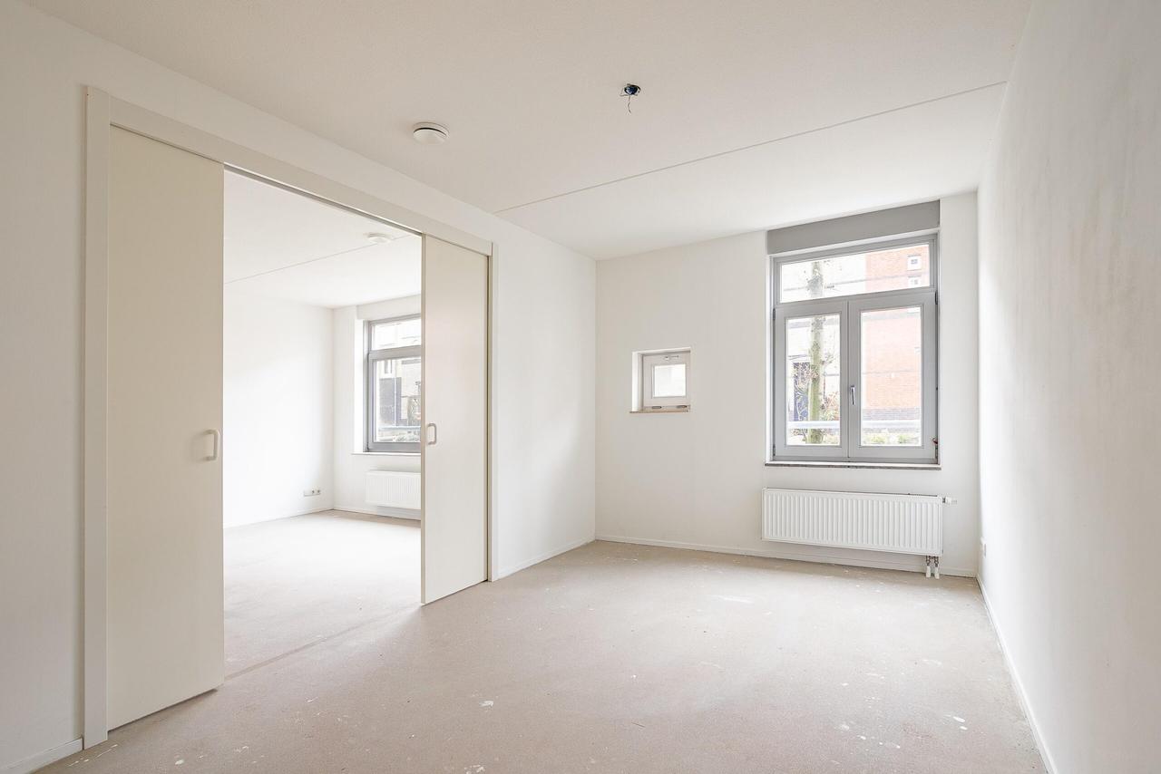 2-bedroom apartment with parking space - Image 7