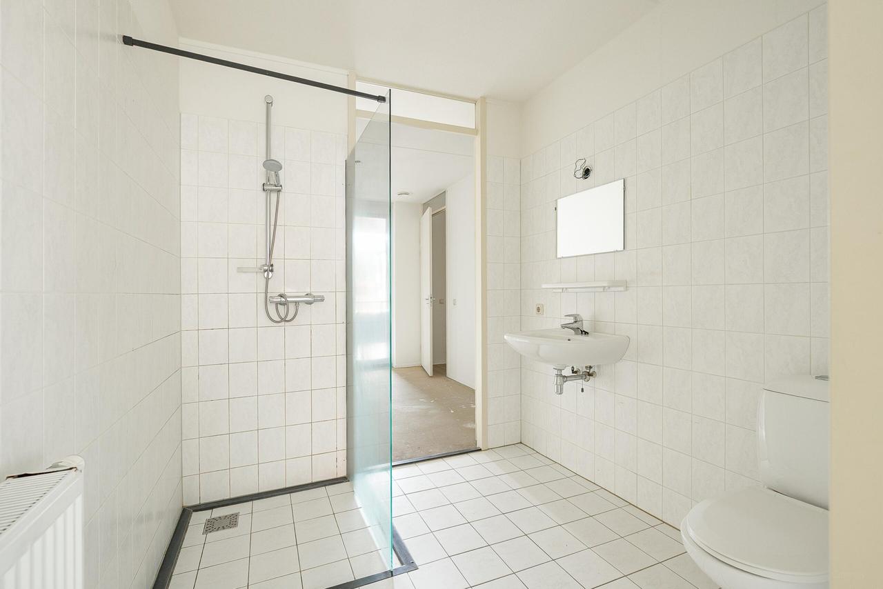 2-bedroom apartment with parking space - Image 10