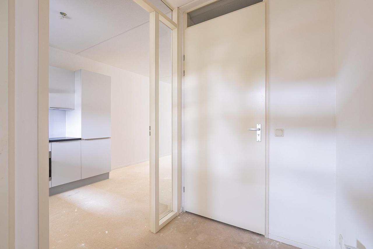 2-bedroom apartment with parking space - Image 2