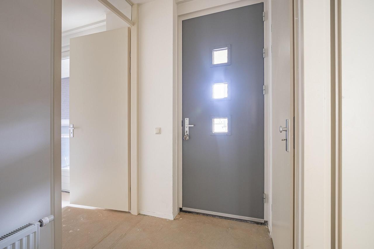 2-bedroom apartment with parking space - Image 3
