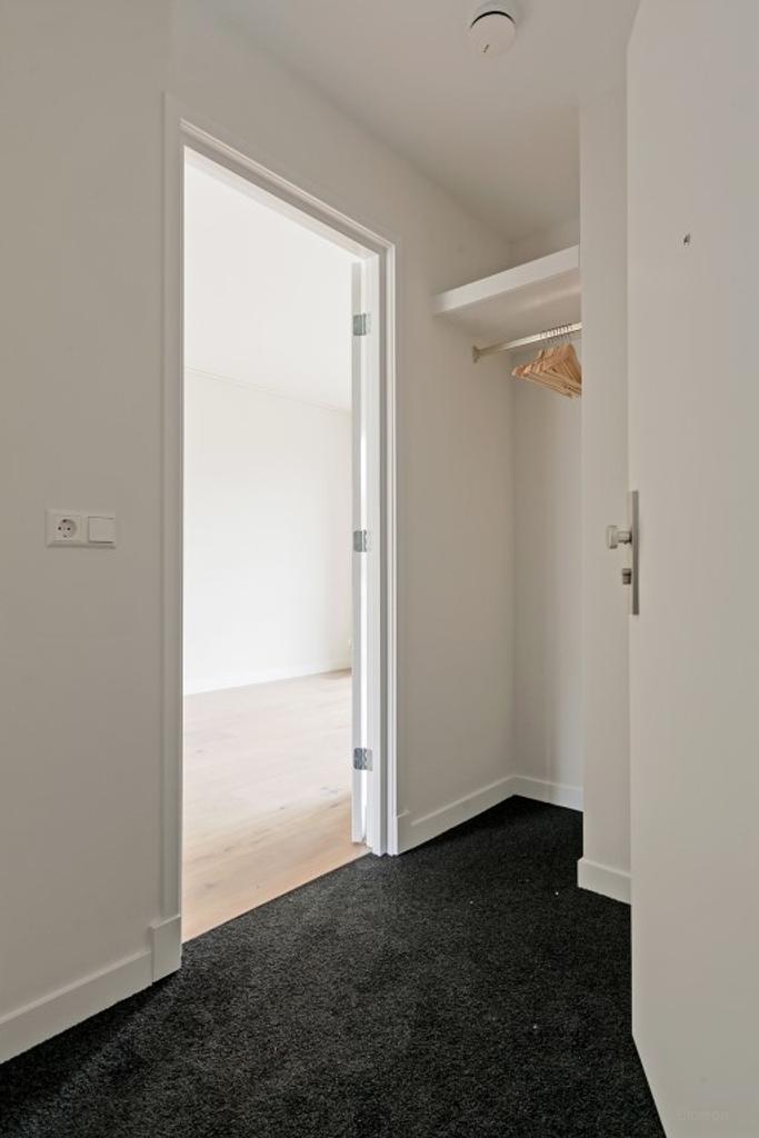 Bright 3-room apartment with 2 balconies - Image 3