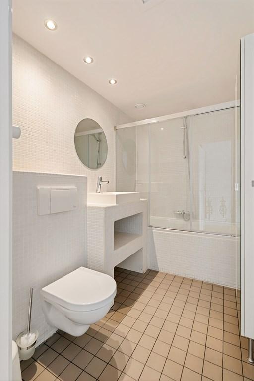 Furnished 1-bedroom apartment in Zeeheldenbuurt - Image 14
