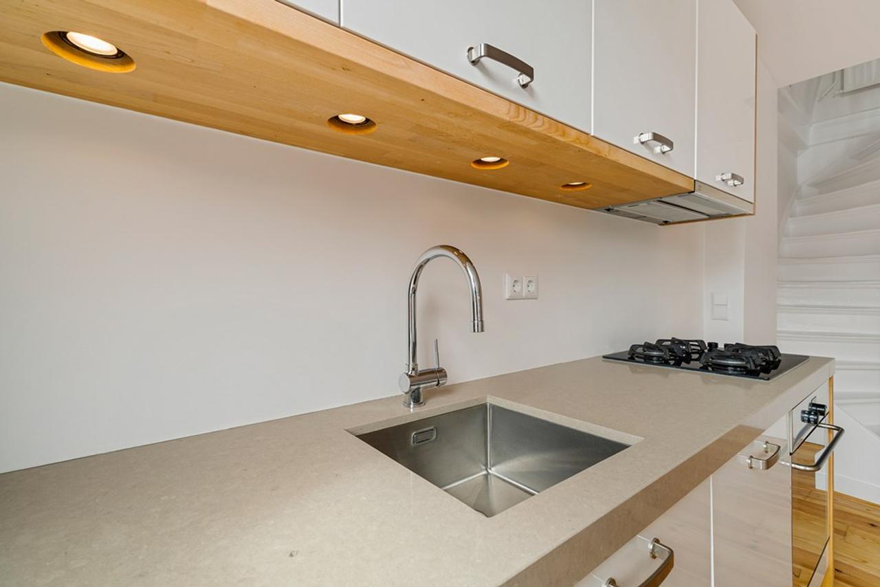 Furnished 1-bedroom apartment in Zeeheldenbuurt - Image 3