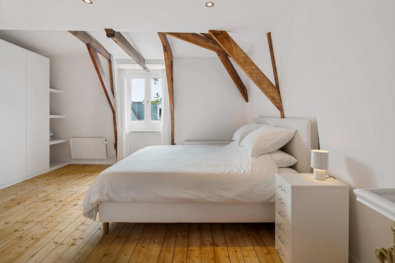Furnished 1-bedroom apartment in Zeeheldenbuurt - Image 11