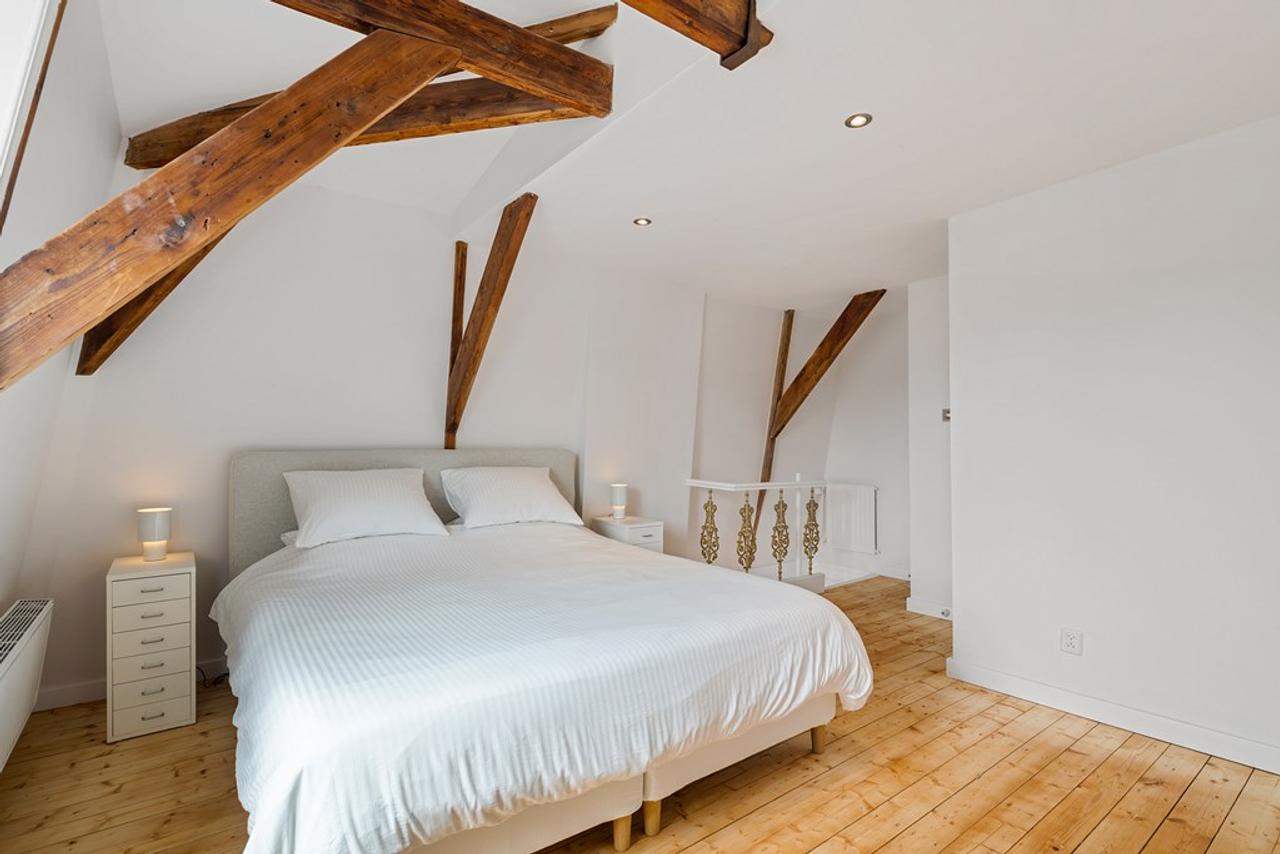 Furnished 1-bedroom apartment in Zeeheldenbuurt - Image 10