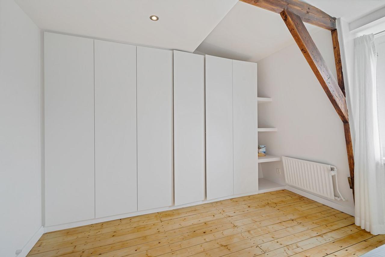 Furnished 1-bedroom apartment in Zeeheldenbuurt - Image 12