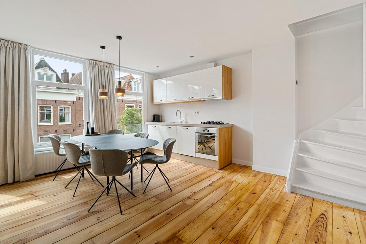Furnished 1-bedroom apartment in Zeeheldenbuurt - Image 2