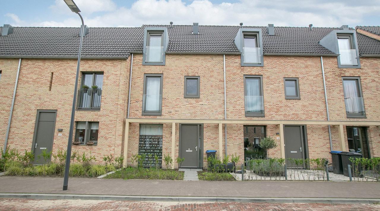 Spacious Family Home with Garden in Rosmalen - Image 2