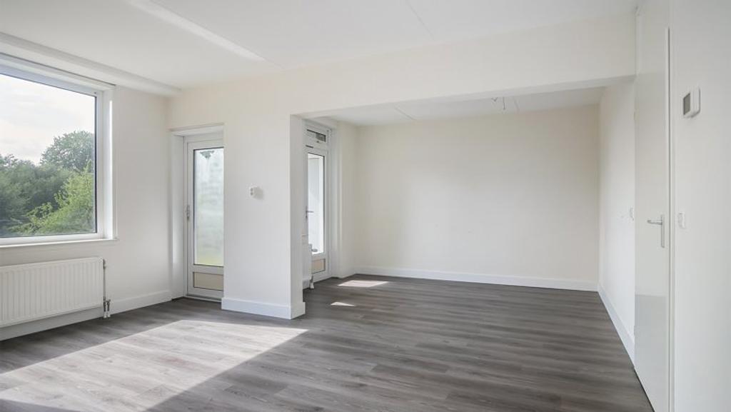 2-bedroom apartment with balcony in Buitenveldert - Image 1