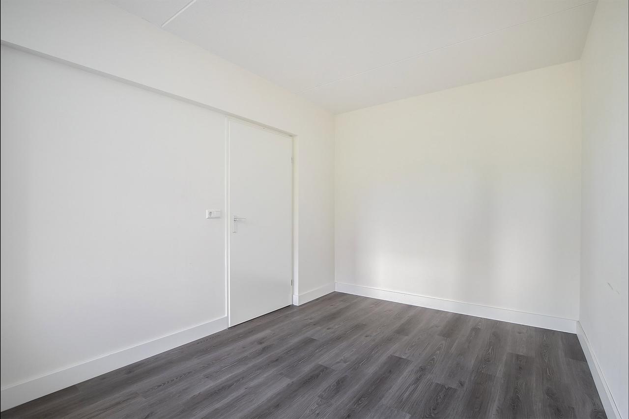 2-bedroom apartment with balcony in Buitenveldert - Image 6